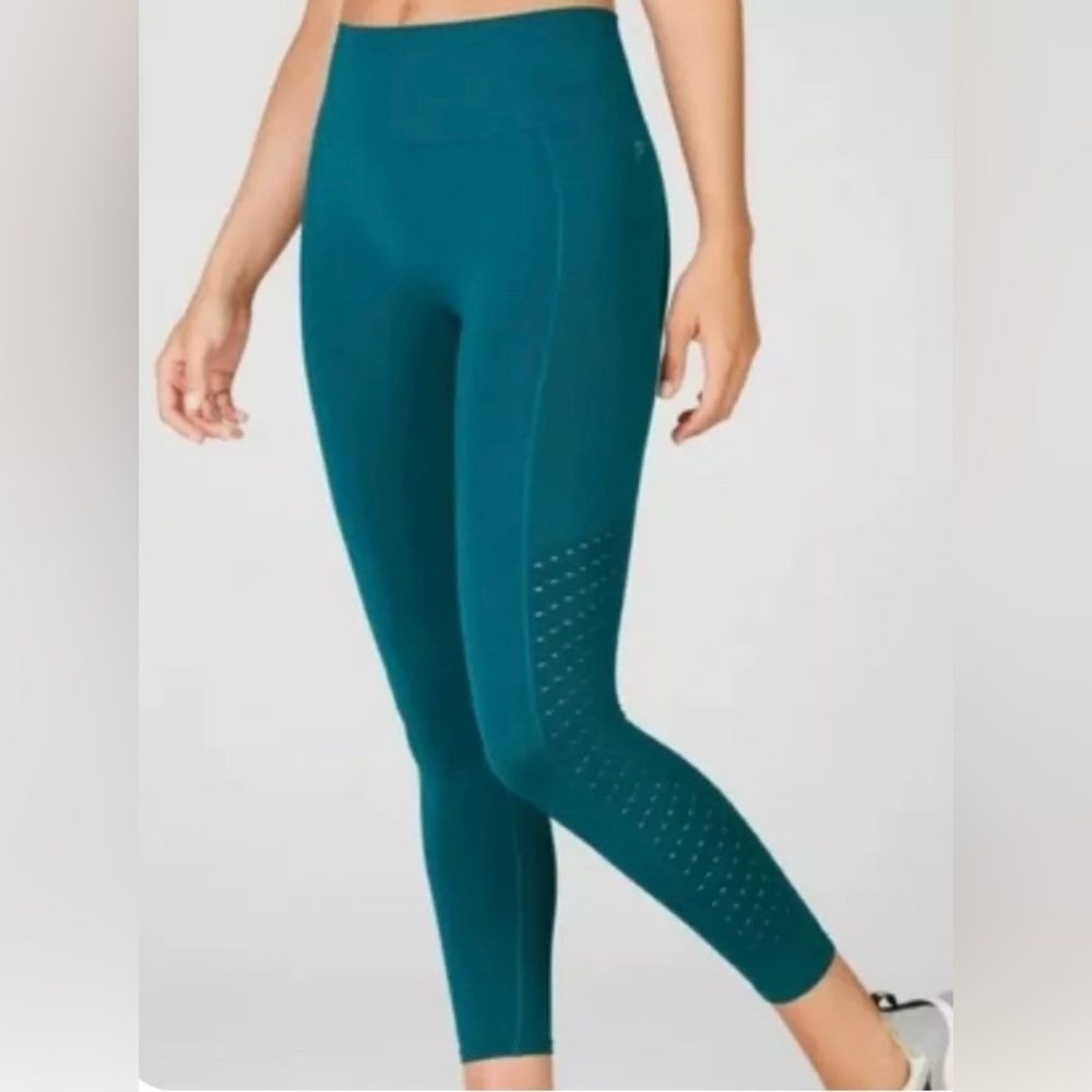 Fabletics Sync High Waisted Perforated 7/8 Leggings. Size XS.